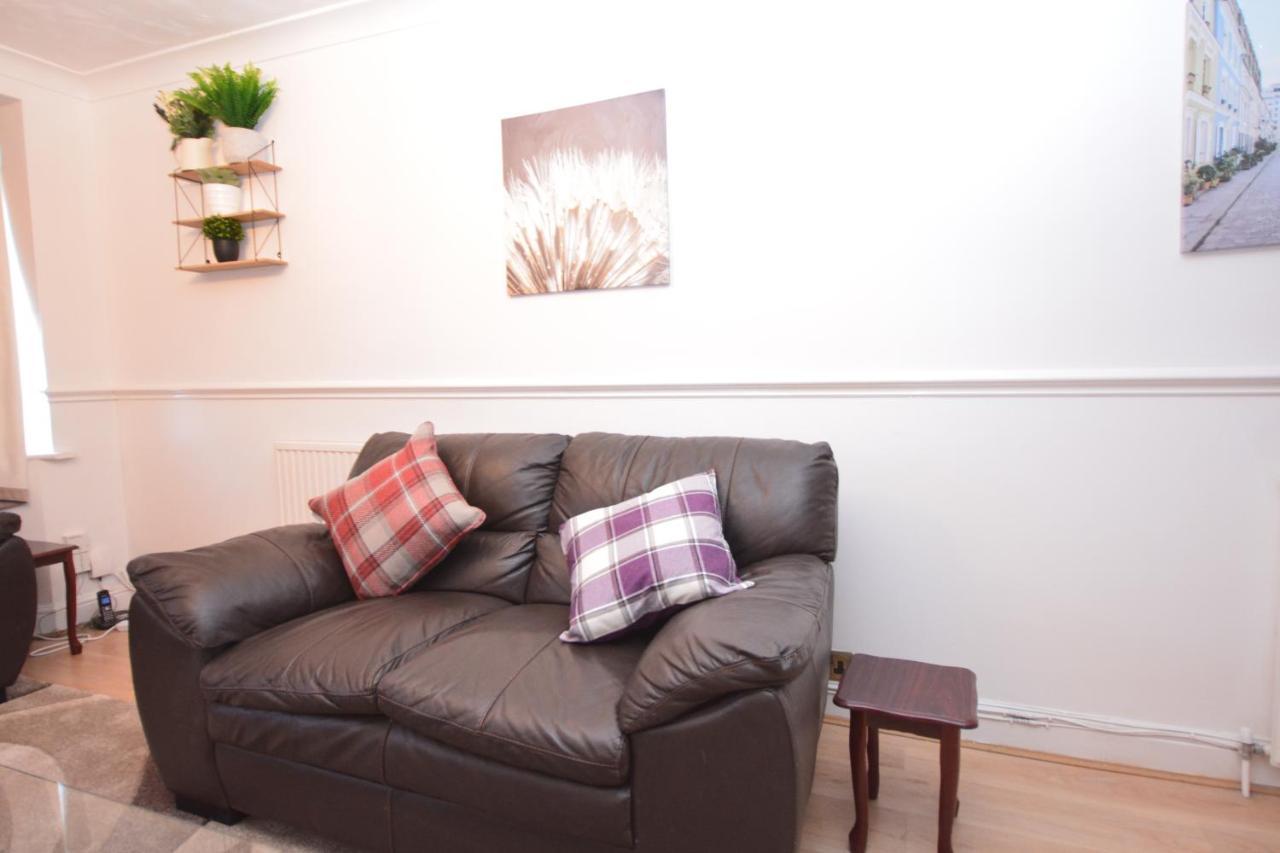 London Luxury 5 Bedroom House 2 Min Walk To The Tube Station Dagenham Exteriér fotografie