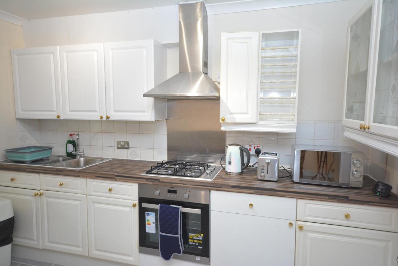 London Luxury 5 Bedroom House 2 Min Walk To The Tube Station Dagenham Exteriér fotografie