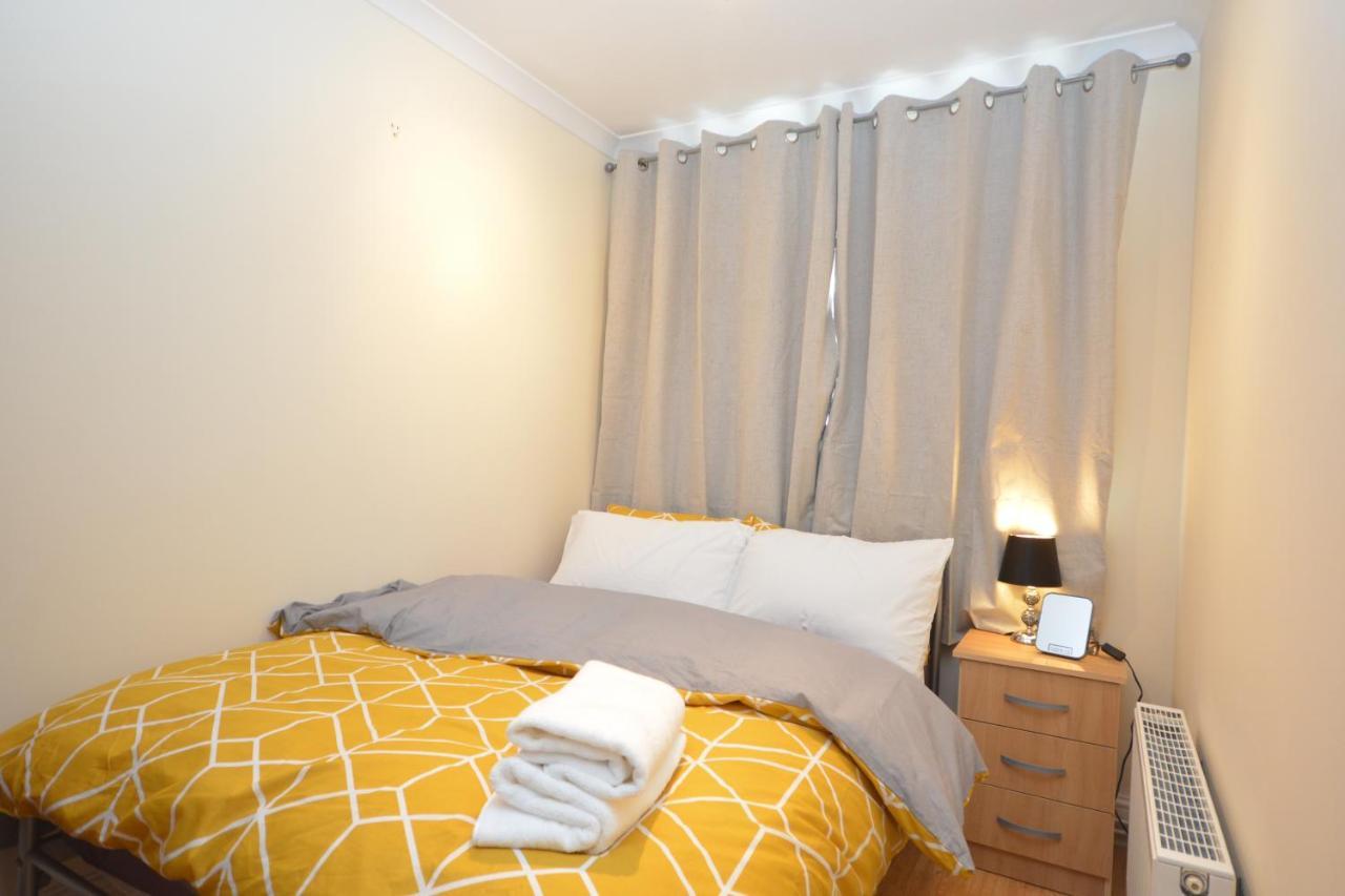 London Luxury 5 Bedroom House 2 Min Walk To The Tube Station Dagenham Exteriér fotografie