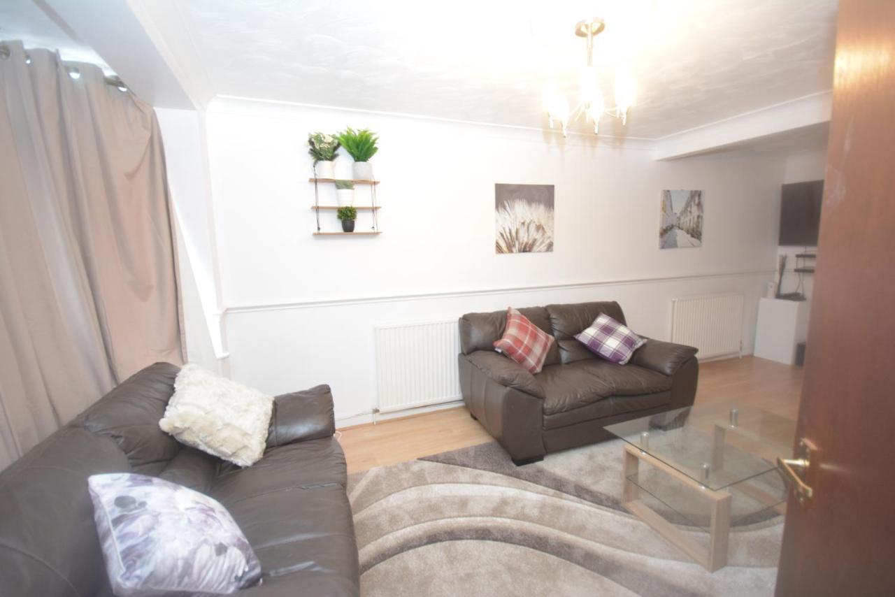 London Luxury 5 Bedroom House 2 Min Walk To The Tube Station Dagenham Exteriér fotografie