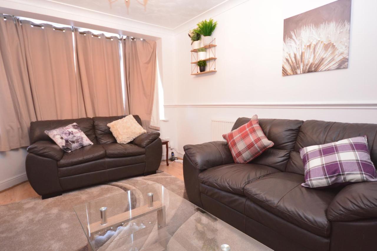 London Luxury 5 Bedroom House 2 Min Walk To The Tube Station Dagenham Exteriér fotografie