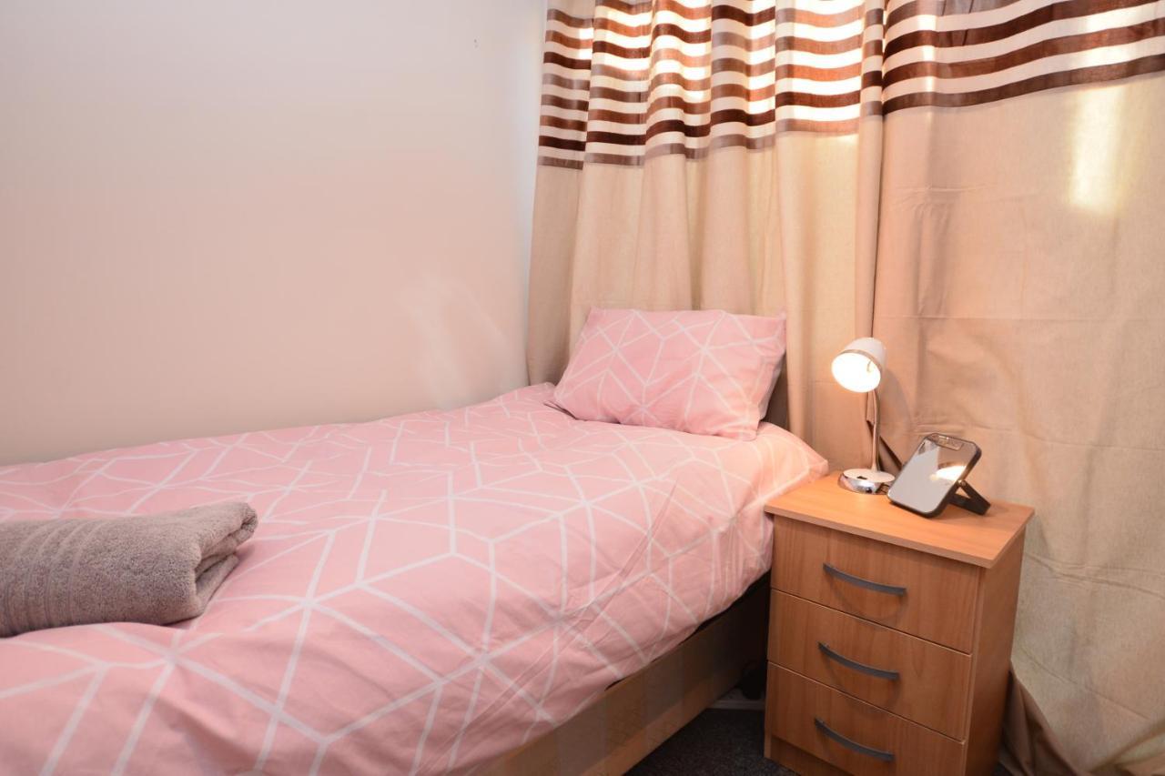 London Luxury 5 Bedroom House 2 Min Walk To The Tube Station Dagenham Exteriér fotografie