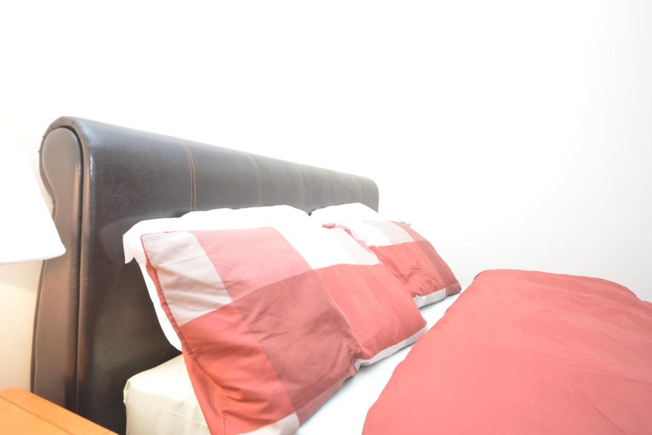 London Luxury 5 Bedroom House 2 Min Walk To The Tube Station Dagenham Exteriér fotografie