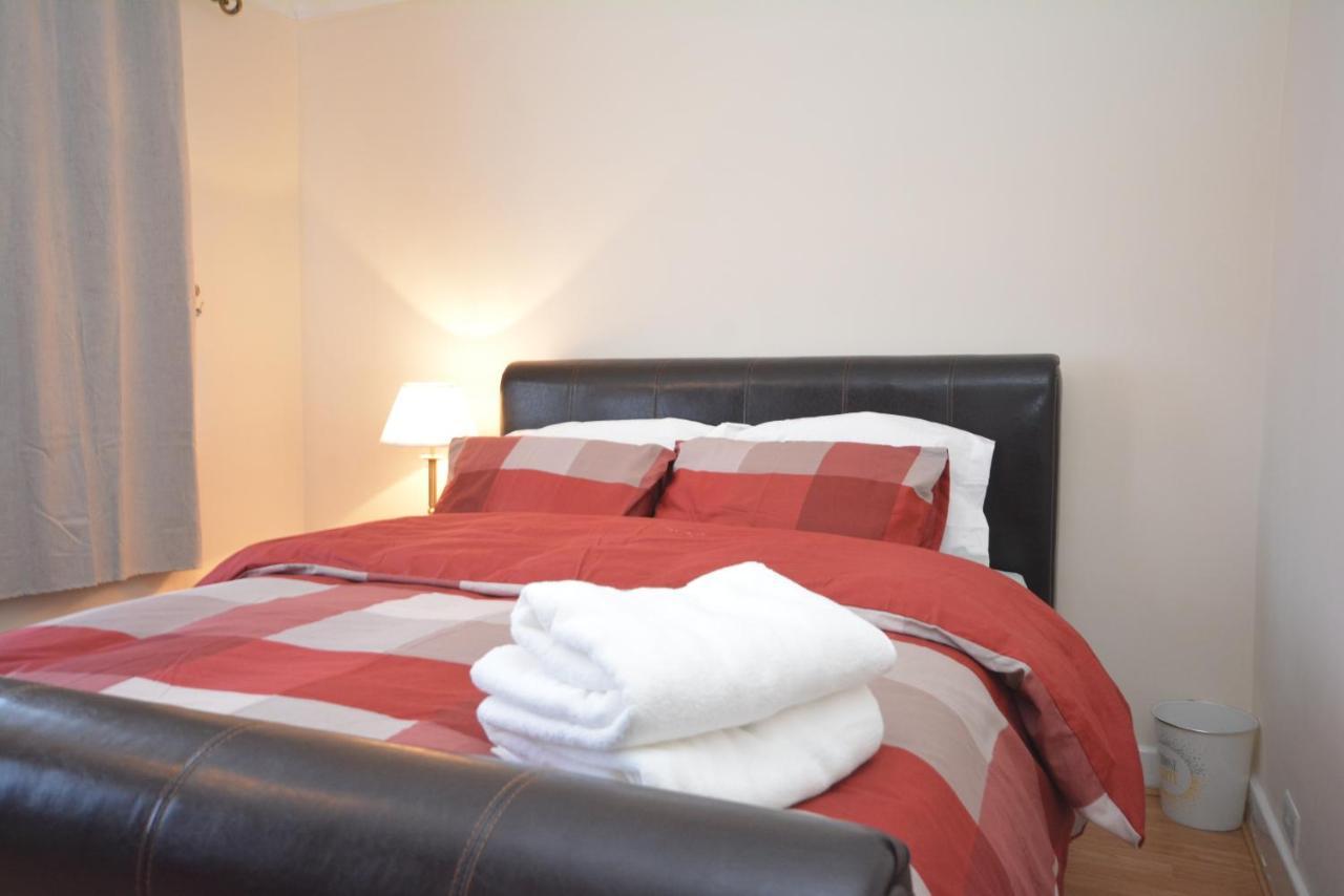 London Luxury 5 Bedroom House 2 Min Walk To The Tube Station Dagenham Exteriér fotografie