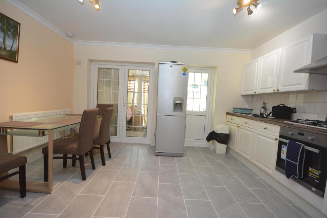 London Luxury 5 Bedroom House 2 Min Walk To The Tube Station Dagenham Exteriér fotografie
