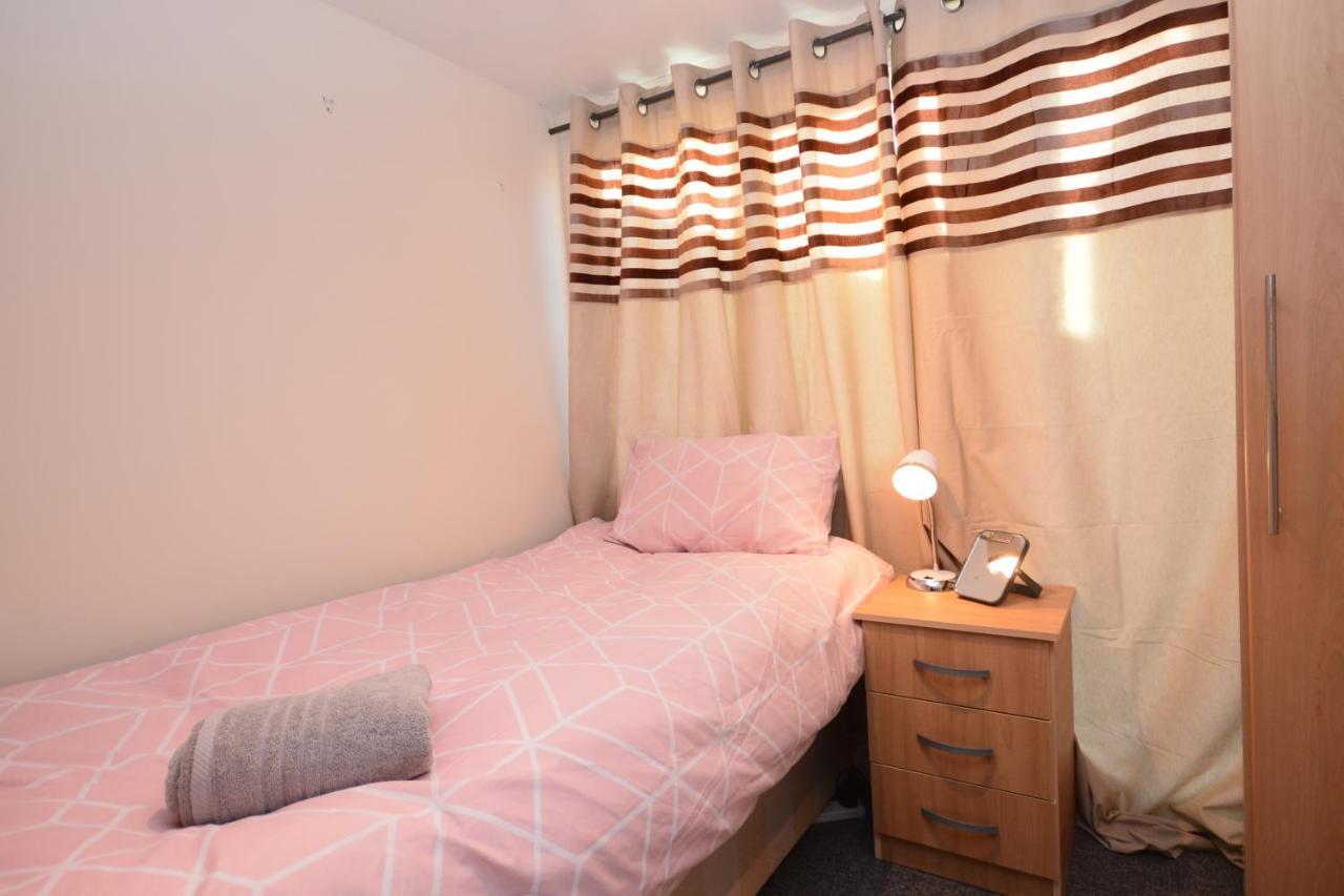 London Luxury 5 Bedroom House 2 Min Walk To The Tube Station Dagenham Exteriér fotografie