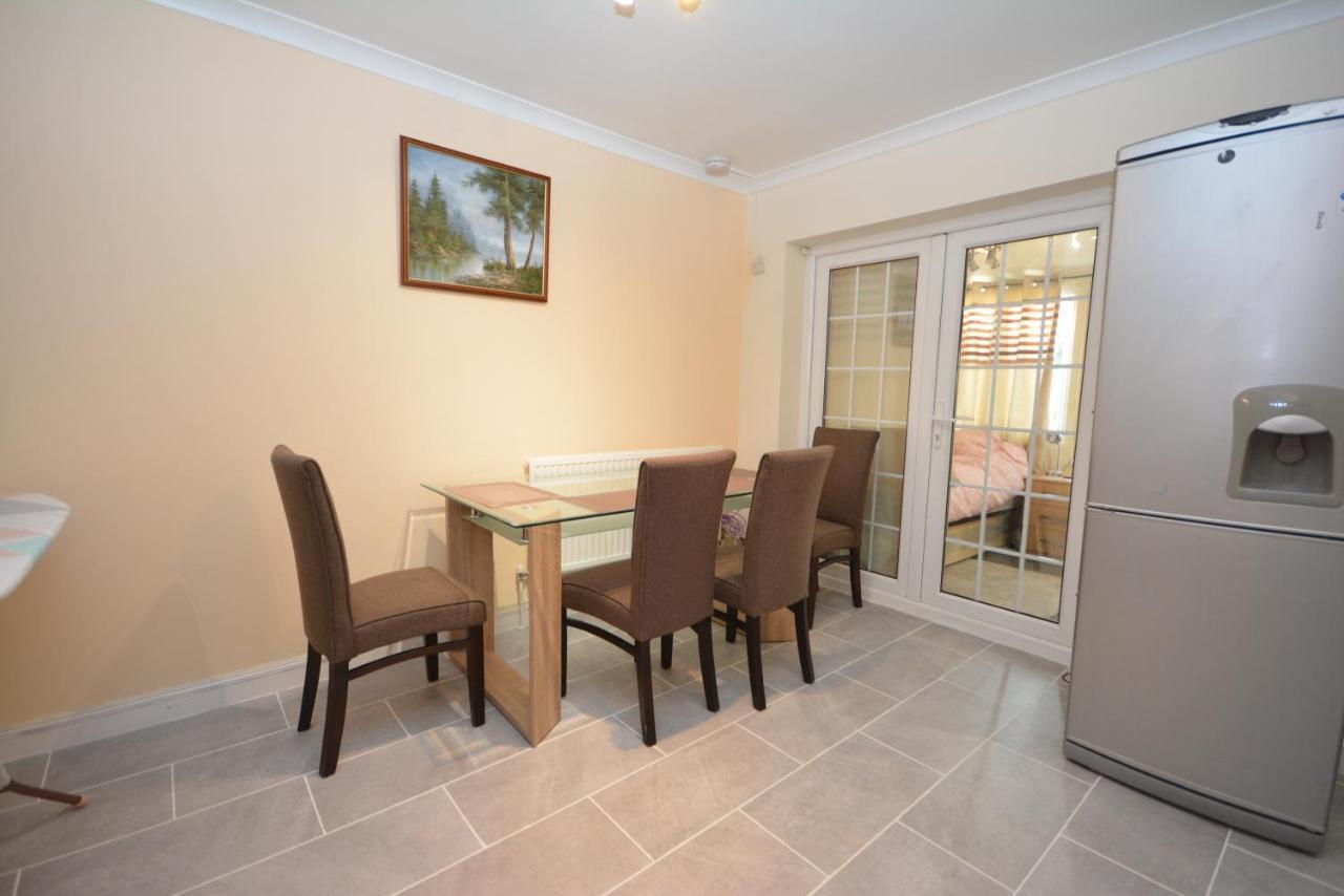 London Luxury 5 Bedroom House 2 Min Walk To The Tube Station Dagenham Exteriér fotografie