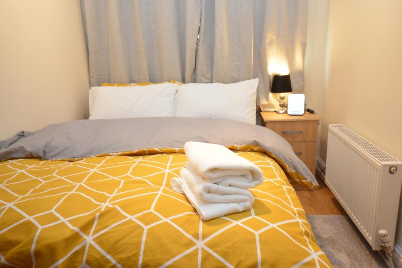 London Luxury 5 Bedroom House 2 Min Walk To The Tube Station Dagenham Exteriér fotografie