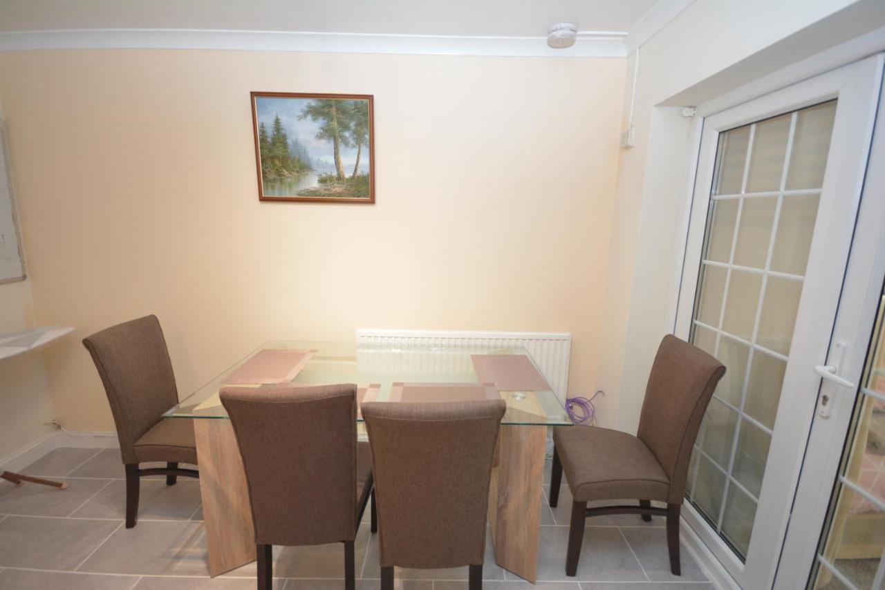 London Luxury 5 Bedroom House 2 Min Walk To The Tube Station Dagenham Exteriér fotografie