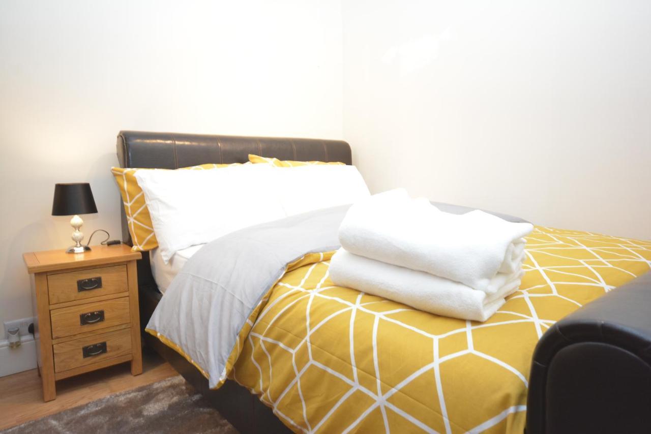 London Luxury 5 Bedroom House 2 Min Walk To The Tube Station Dagenham Exteriér fotografie