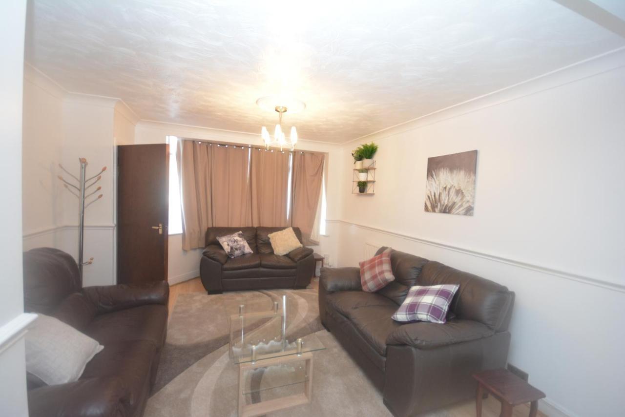London Luxury 5 Bedroom House 2 Min Walk To The Tube Station Dagenham Exteriér fotografie