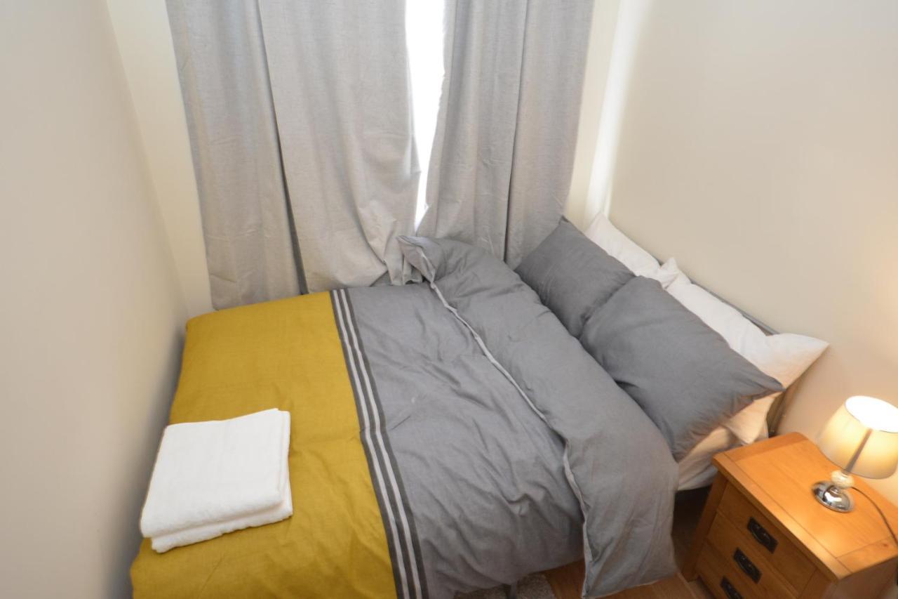London Luxury 5 Bedroom House 2 Min Walk To The Tube Station Dagenham Exteriér fotografie
