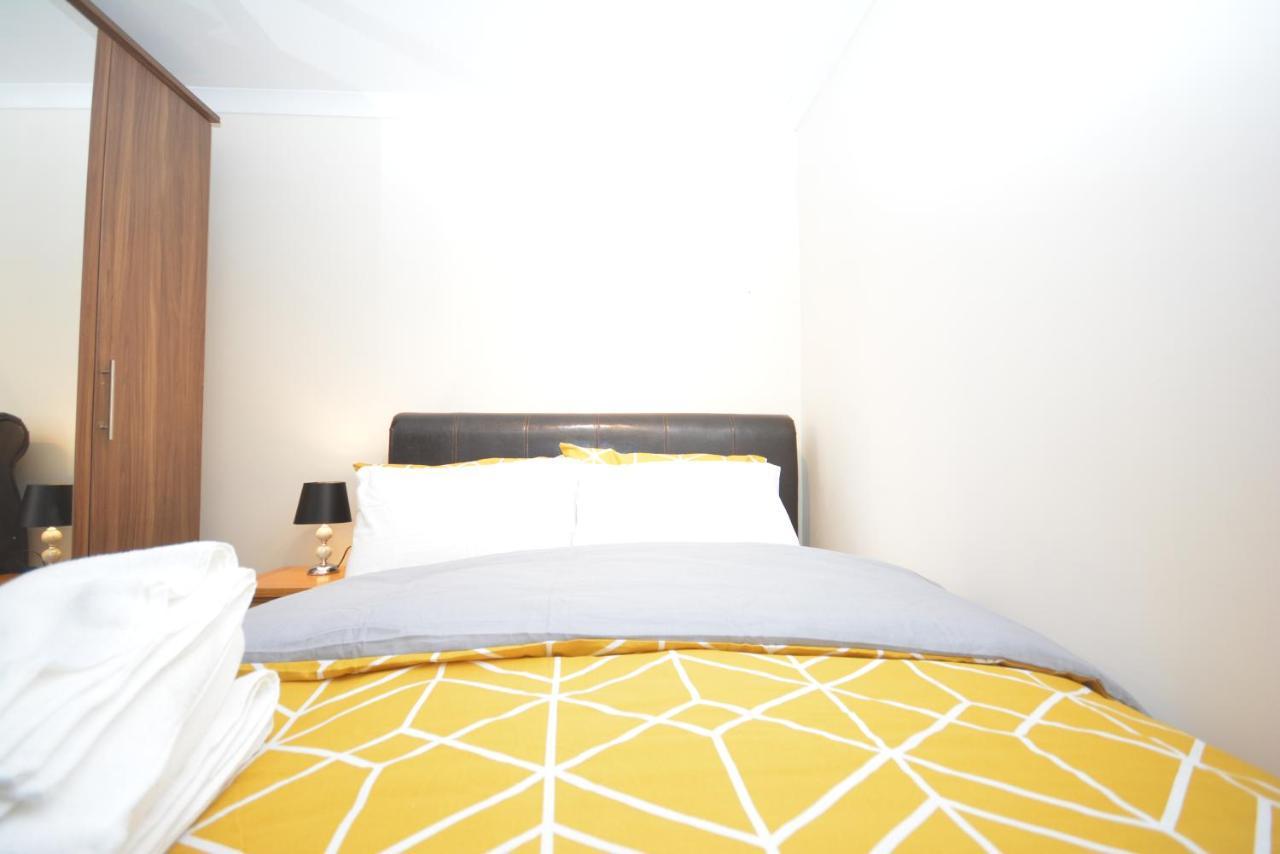 London Luxury 5 Bedroom House 2 Min Walk To The Tube Station Dagenham Exteriér fotografie
