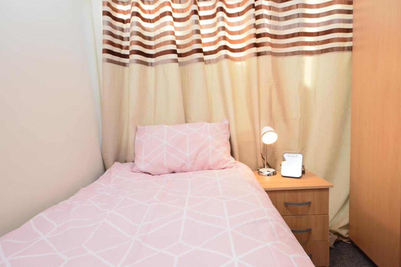 London Luxury 5 Bedroom House 2 Min Walk To The Tube Station Dagenham Exteriér fotografie