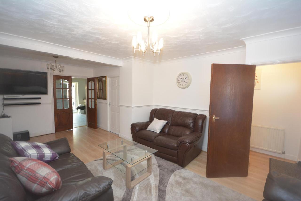 London Luxury 5 Bedroom House 2 Min Walk To The Tube Station Dagenham Exteriér fotografie