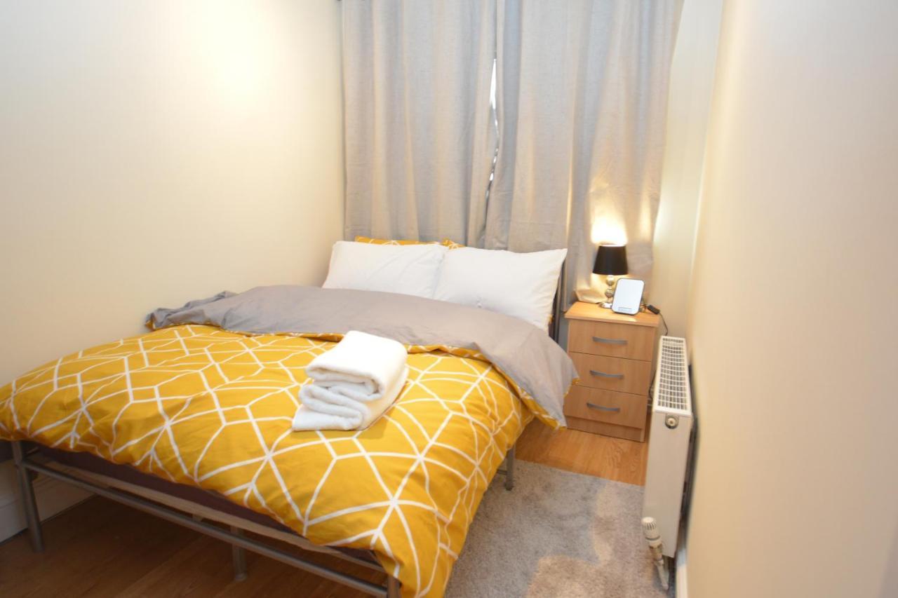 London Luxury 5 Bedroom House 2 Min Walk To The Tube Station Dagenham Exteriér fotografie