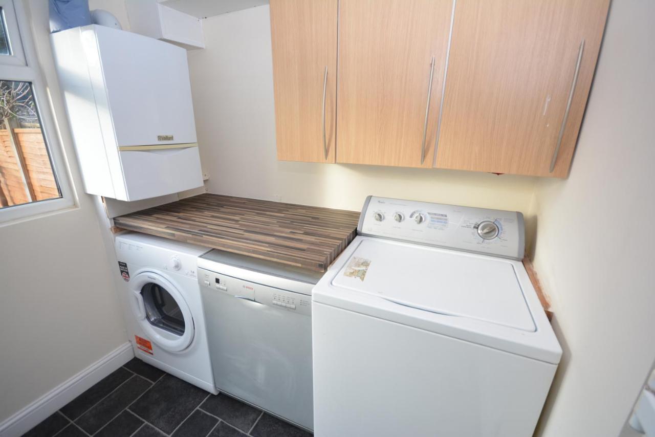 London Luxury 5 Bedroom House 2 Min Walk To The Tube Station Dagenham Exteriér fotografie