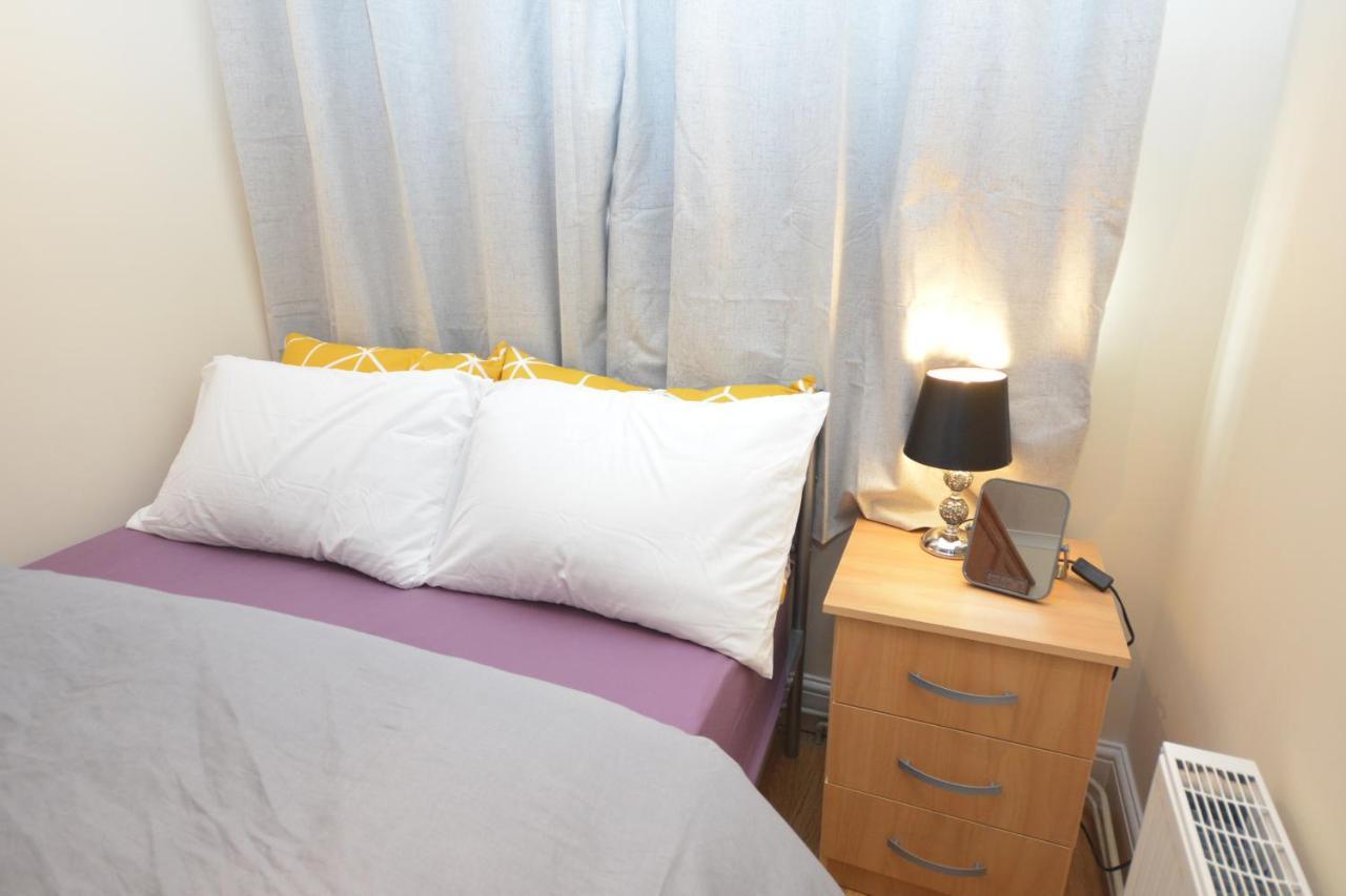 London Luxury 5 Bedroom House 2 Min Walk To The Tube Station Dagenham Exteriér fotografie