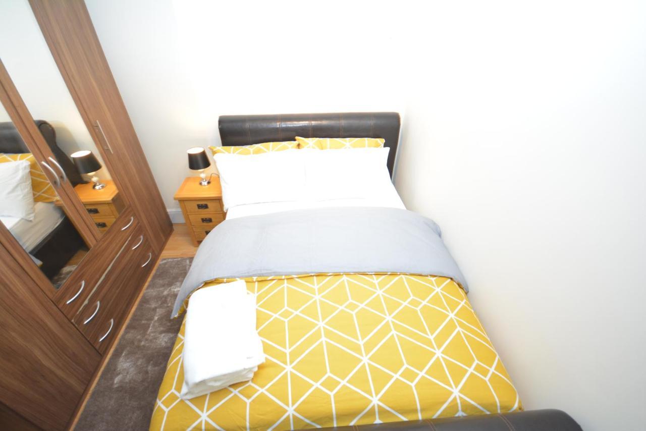 London Luxury 5 Bedroom House 2 Min Walk To The Tube Station Dagenham Exteriér fotografie