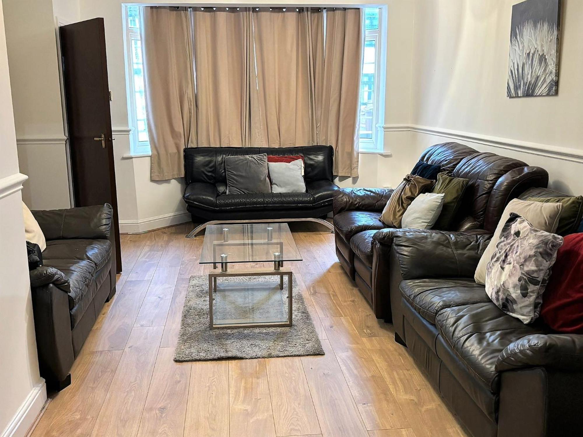 London Luxury 5 Bedroom House 2 Min Walk To The Tube Station Dagenham Exteriér fotografie